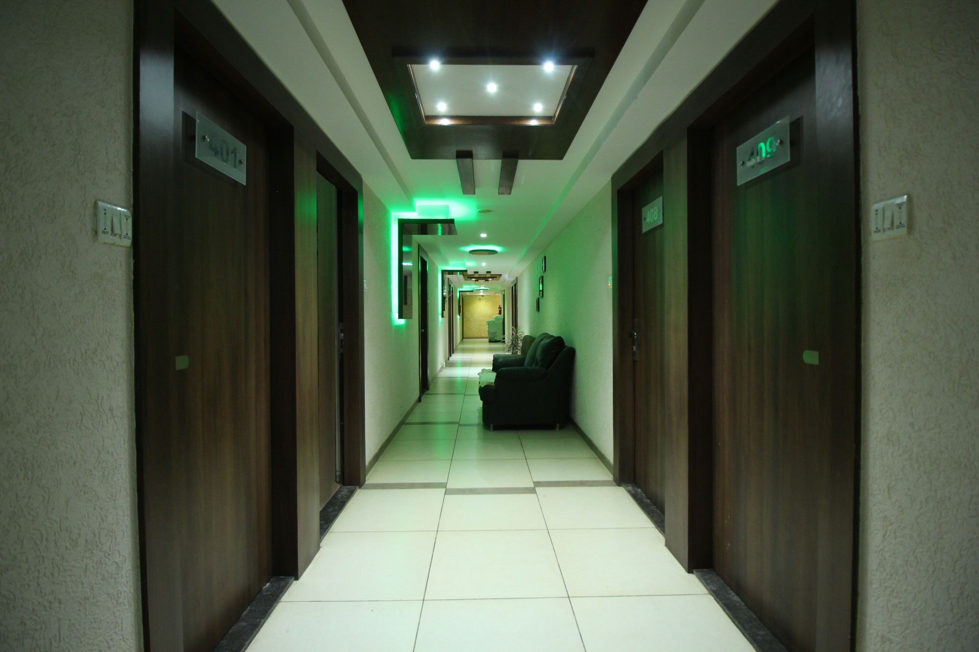 Oyo 4161 Hotel Shailly Inn Ahmedabad Extérieur photo