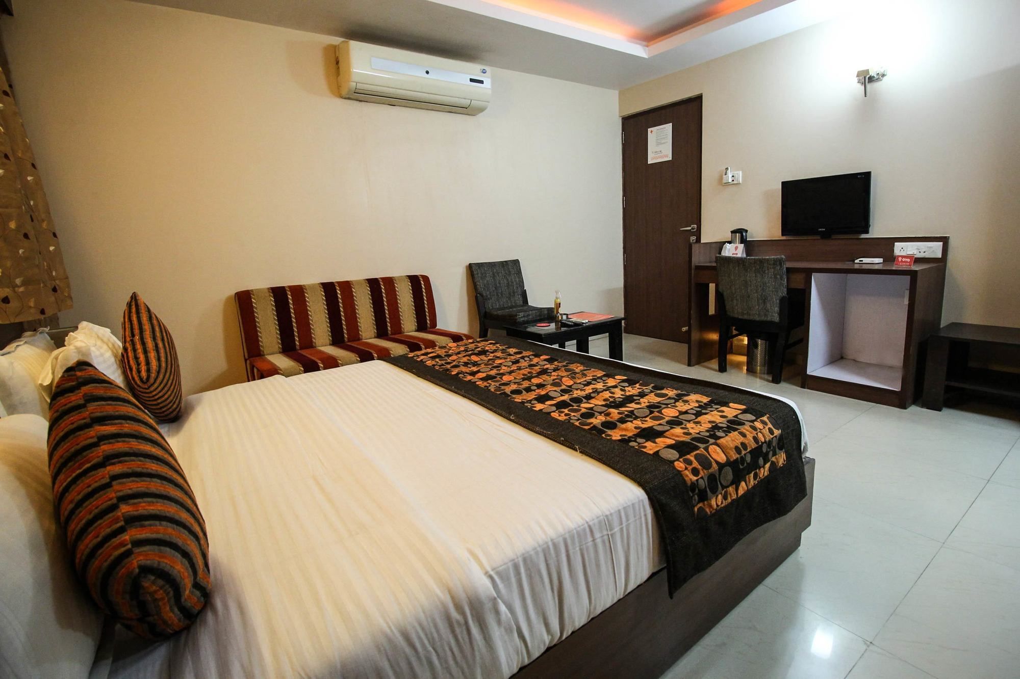 Oyo 4161 Hotel Shailly Inn Ahmedabad Extérieur photo