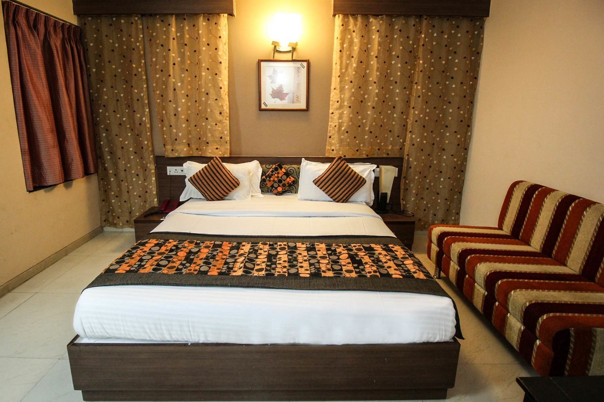 Oyo 4161 Hotel Shailly Inn Ahmedabad Extérieur photo