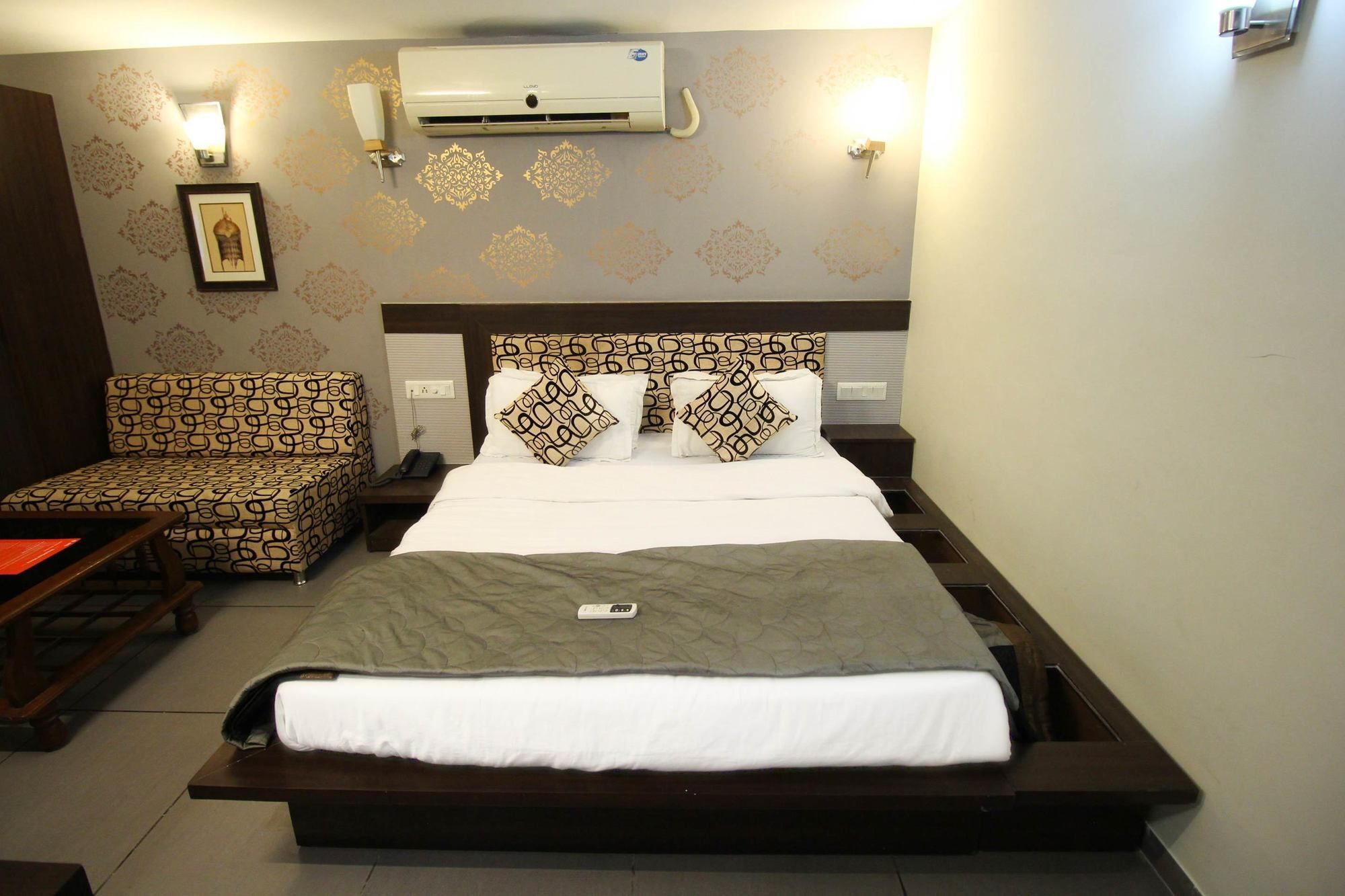 Oyo 4161 Hotel Shailly Inn Ahmedabad Extérieur photo